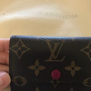 Authentic Louis Vuitton 6 Key Holder